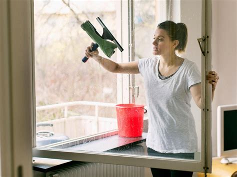 How to Achieve a Streak-Free Shine with the Window Magic Spray Cleaner